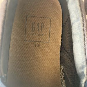 Gap slip ons